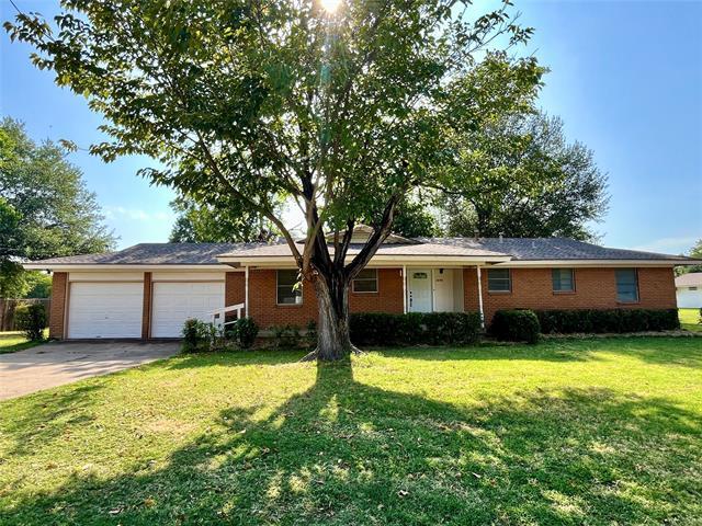 Building Photo - 1005 Oakwood Ln