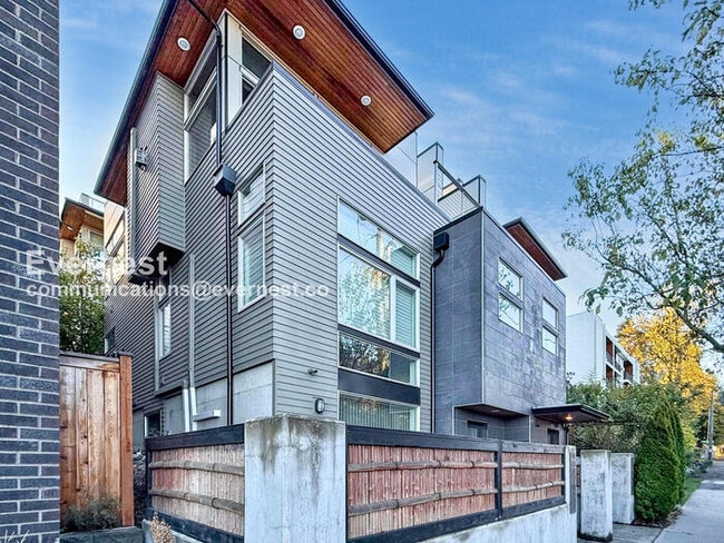 Photo - 2618 Eastlake Ave E