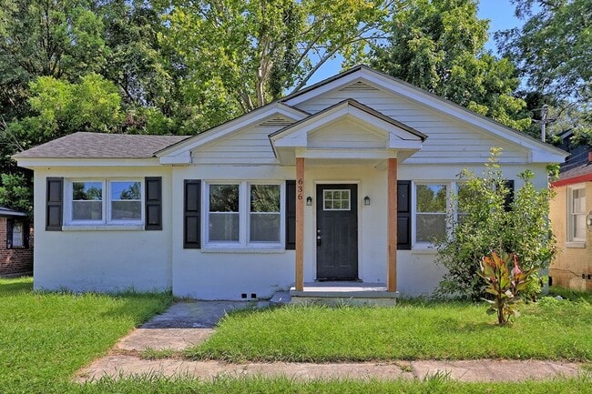 Photo - 636 W 48th St