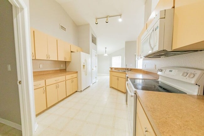 Photo - 440 Savanna Pointe St