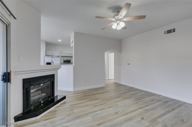Building Photo - 5525 W Flamingo Rd Unit 1028