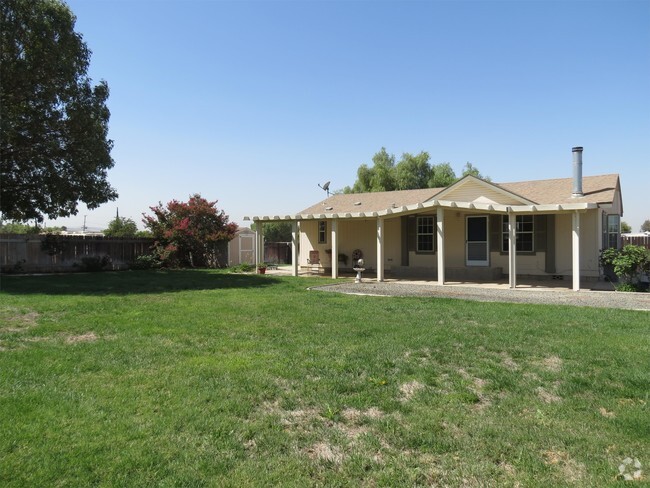 Building Photo - 19827 Mariposa Ave Rental