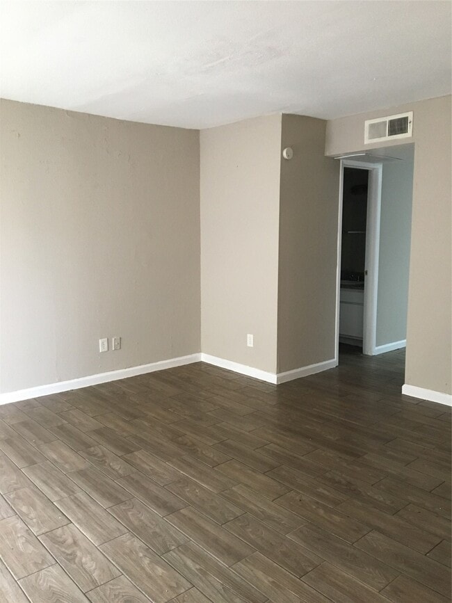 Photo - 5625 Antoine Dr Unidad 1301