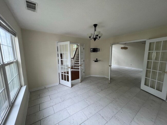 Photo - 1635 Pondside Dr