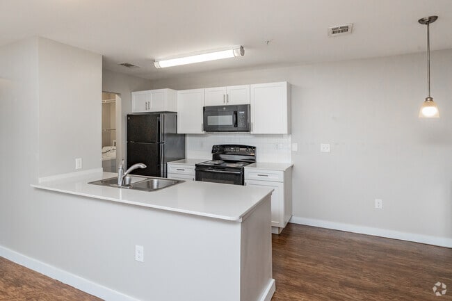 2BR, 2BA - 1,049SF - Kitchen