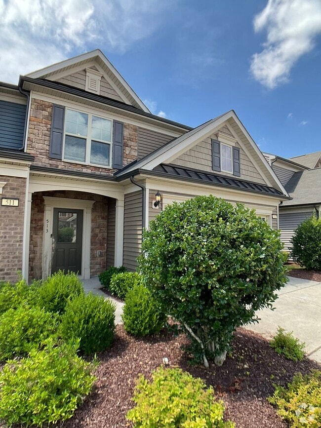 Building Photo - Gorgeous Townhome in Brier Crossings!