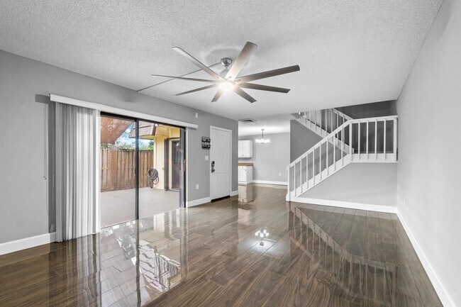 Photo - 1015 10th Ct