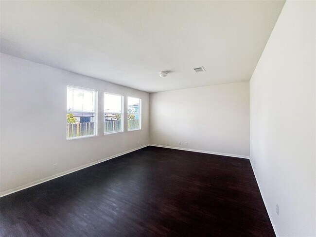 Photo - 4712 Lake Champlain Ln