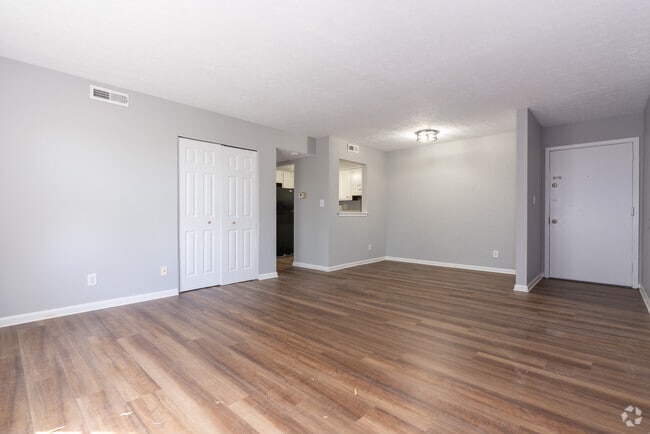 1BR, 1BA - 775SF - Living Room