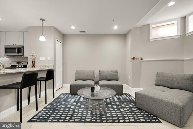 Building Photo - 1135 6th St NW Unit 1