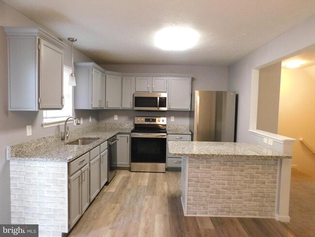 Photo - 102 Zephyr Ln