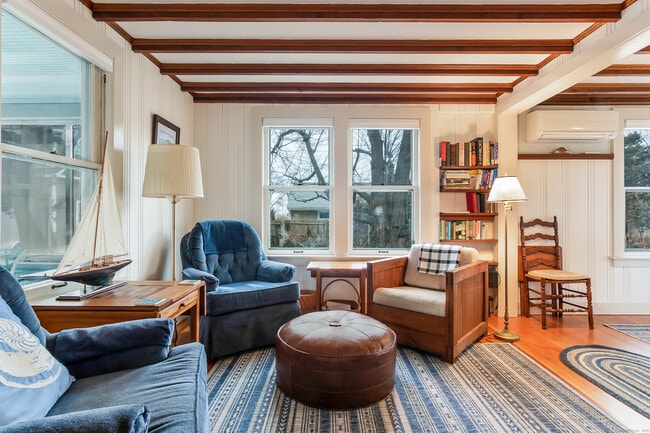 Photo - 122 Taylor Ave