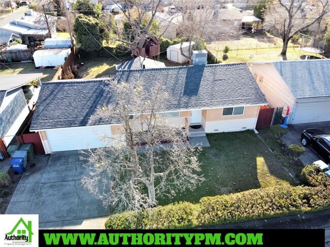 Photo - 2129 Comet St