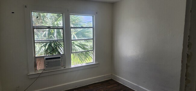 417 Earl St Unit 3