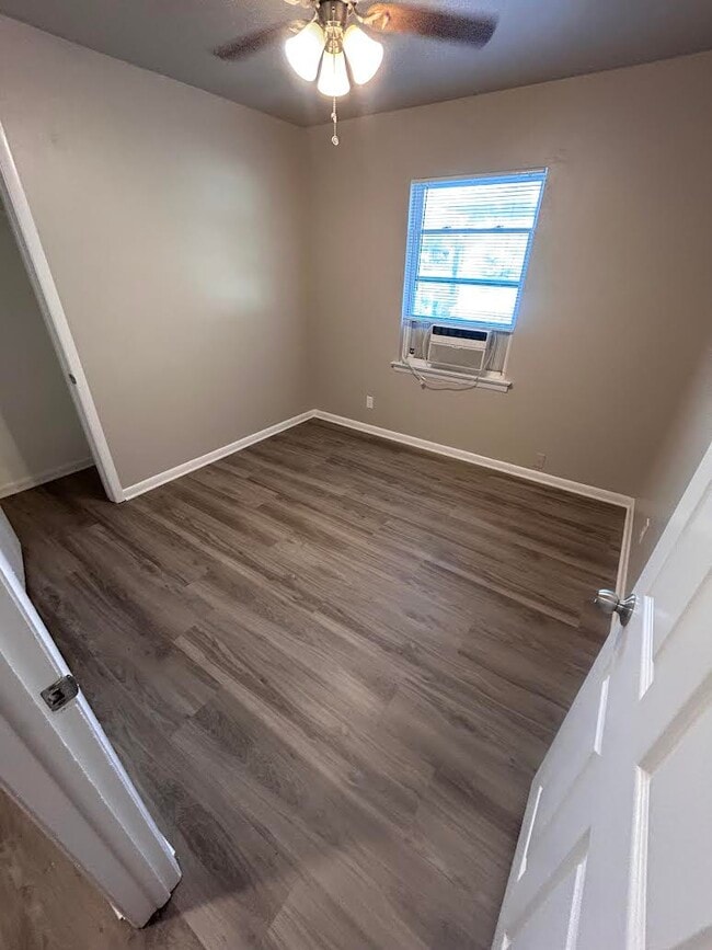 Photo - 704 Sunny Ln