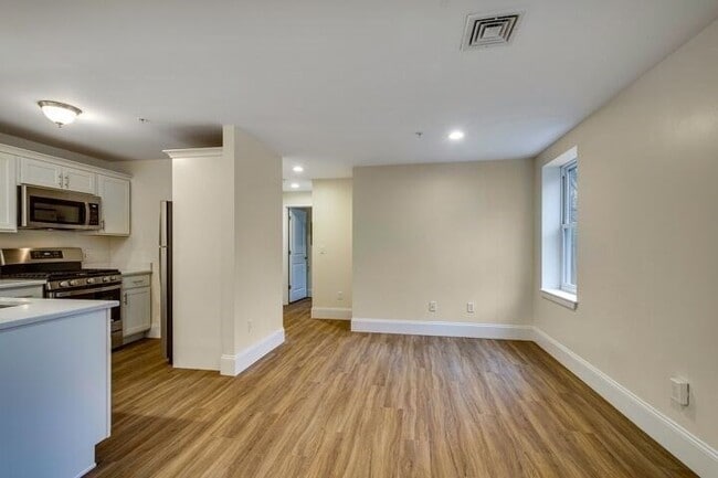 Photo - 57 Russell St Unit 3B