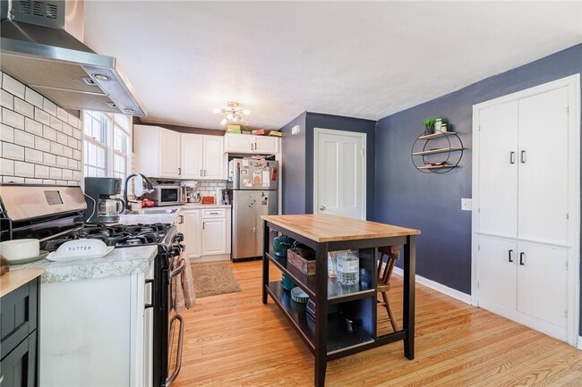 Photo - 206 Farmington Rd