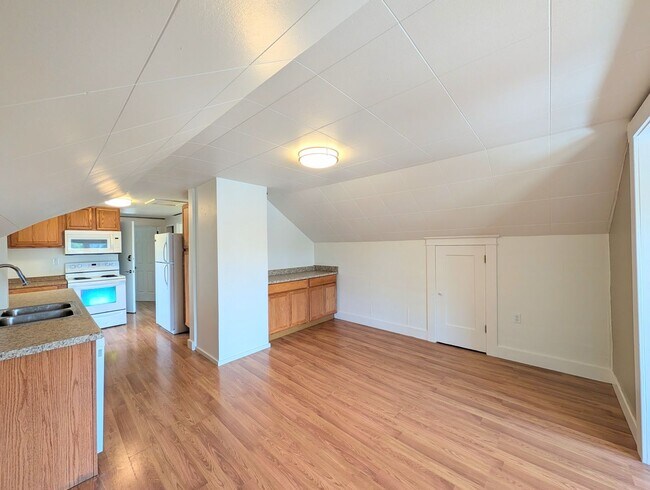 Photo - 2Bd/1Ba Everett Condo Unidad B