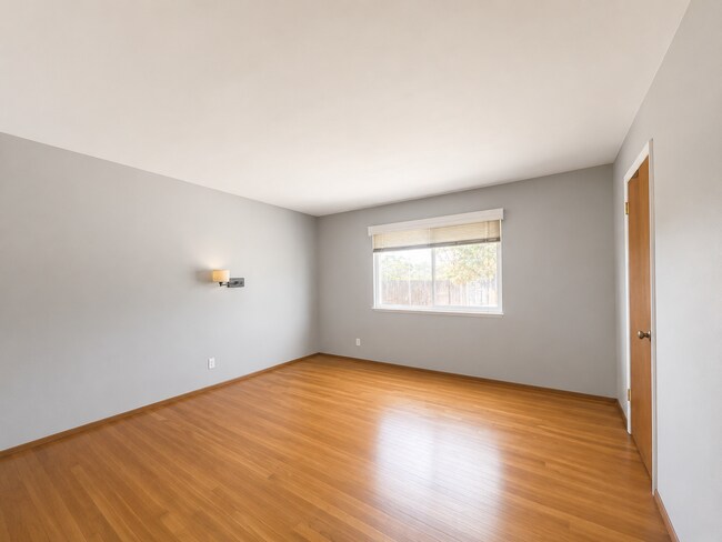 1351 Oakwood Ct