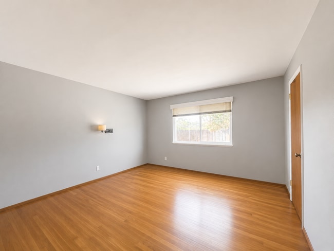 Photo - 1351 Oakwood Ct
