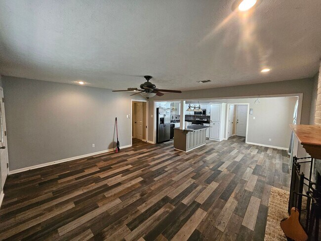 Photo - 110 Lacey Ln
