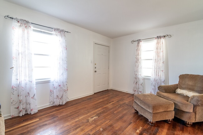 Living Room - 1007 S 3rd St