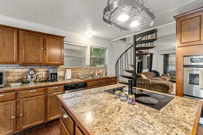 Photo - 2204 Forest Trail