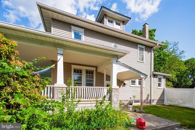 Photo - 215 Laurel Ave