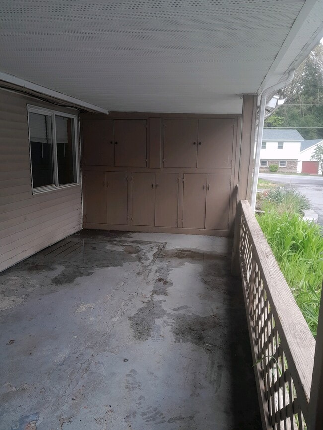 Building Photo - 113 Raylinsky Rd Unit Apt B