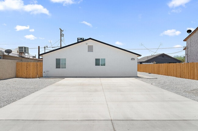 Photo - 1732 E Elwood St Unidad SI ID1244308P