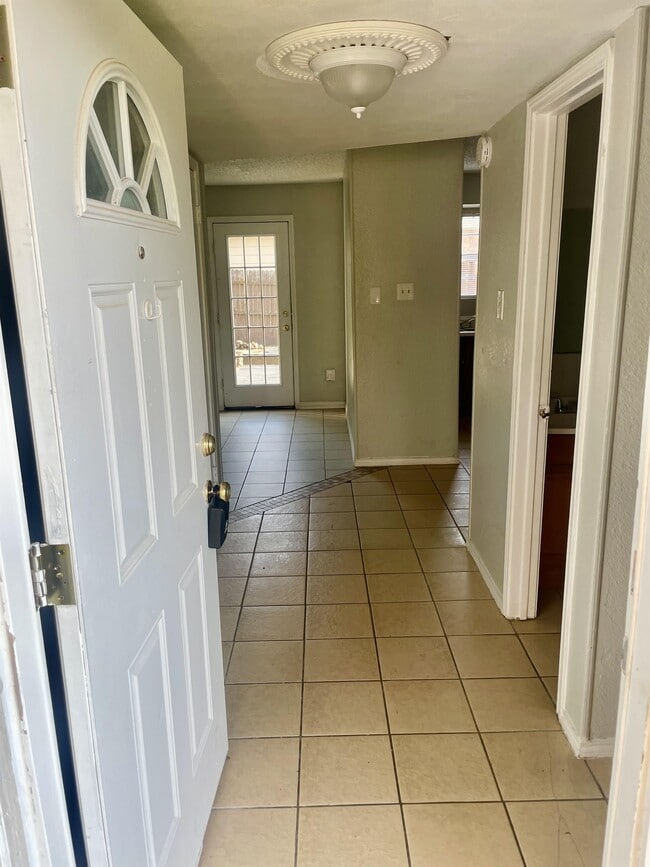 Photo - 909 NW Summercrest Blvd