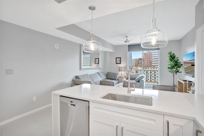 Photo - 315 NE 3rd Ave Unidad 1004