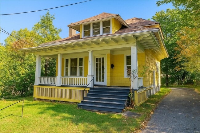 Photo - 915 E Colvin St House