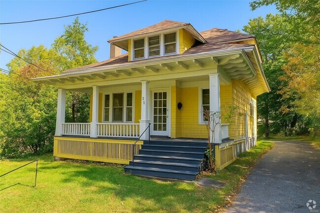 Building Photo - 915 E Colvin St Rental