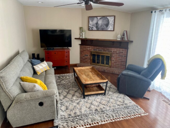 Photo - 2230 N Claremont Dr