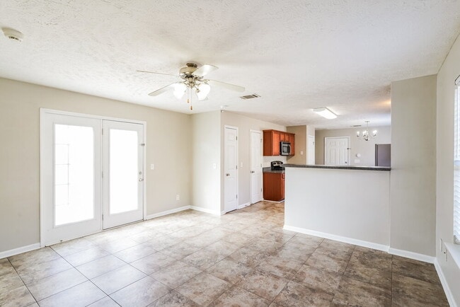 Photo - 127 Lyndhurst Dr