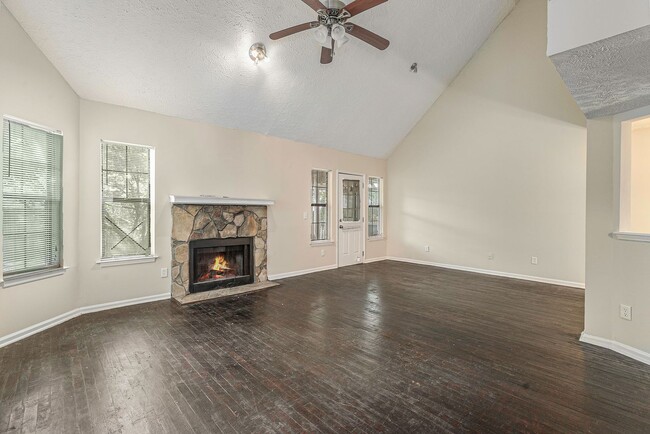 Photo - 4 bdrm, 2 bath home w/ a pool! Pool service included!