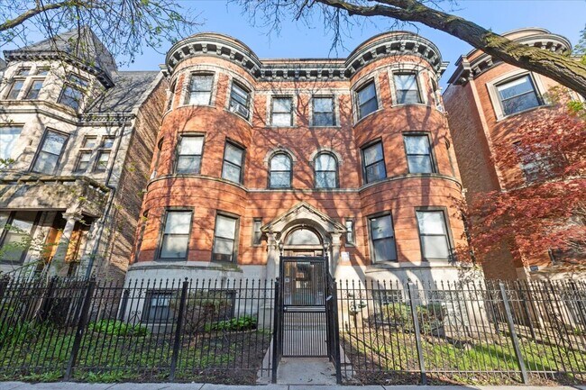 Building Photo - 5020 S Blackstone Ave Unit 103 Rental