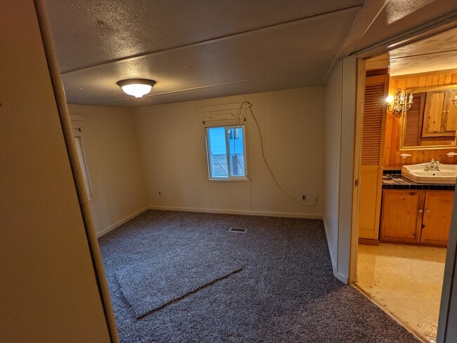 Master Bedroom - 6255 Bellwood Dr