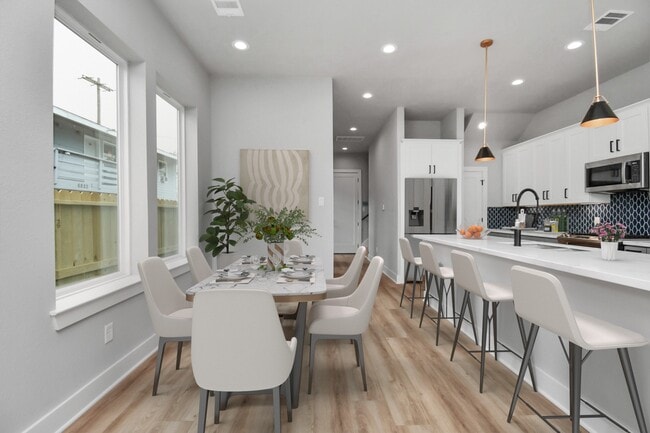 Photo - 6817 Peerless St