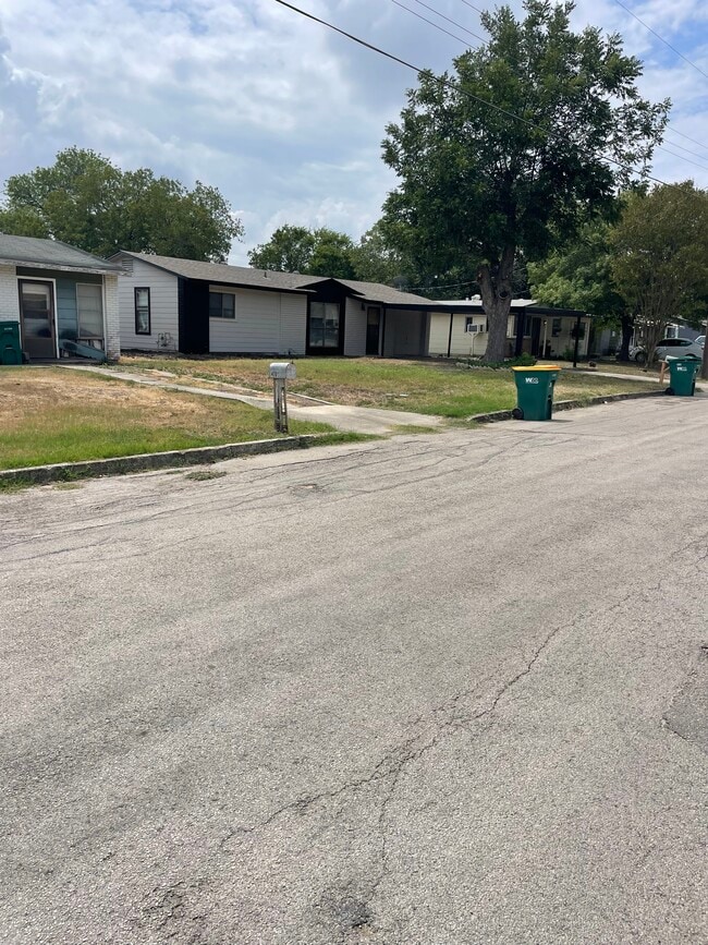 Building Photo - 401 W Lindbergh Blvd Rental