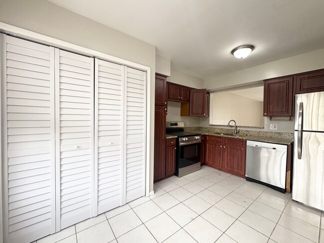 Photo - 3B/2.5B Townhome Unit ~ Beacon Hill Community ~ Carpet Free