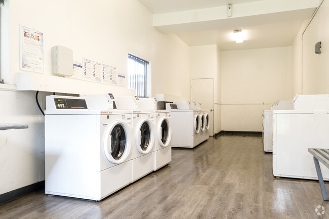 Laundry Facilities - Oro Apartments