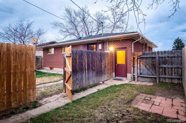 Backyard Private Entrance to Downstairs Unit. - 1815 S Bryant St Unit Lower