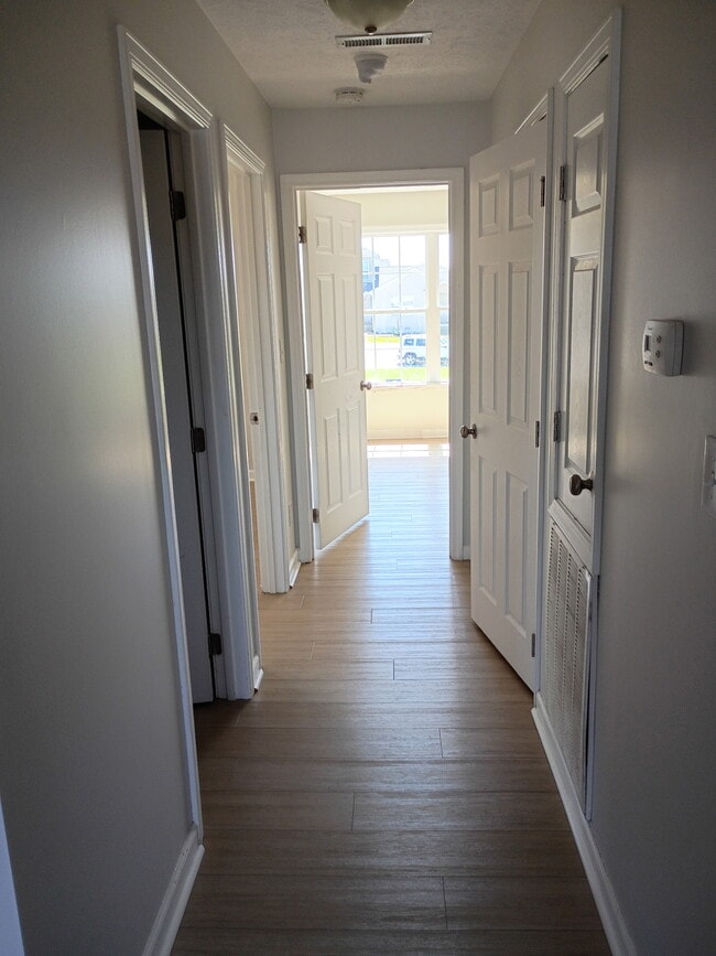 290 Creekwood Ave Unit B