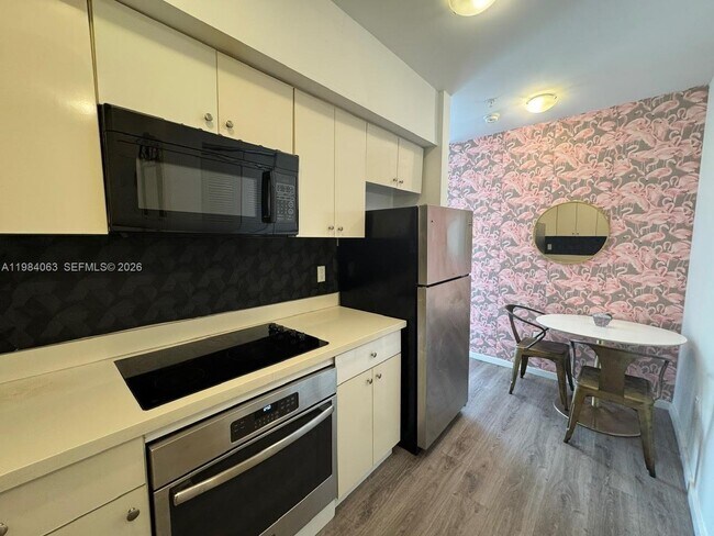 Photo - 810 7th St Unidad 207