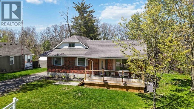 Photo - 2346 Sydenham Ave