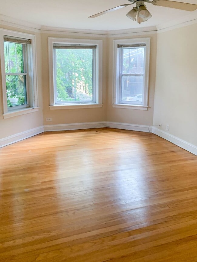 Building Photo - 4913 N Hermitage Ave Unit 2