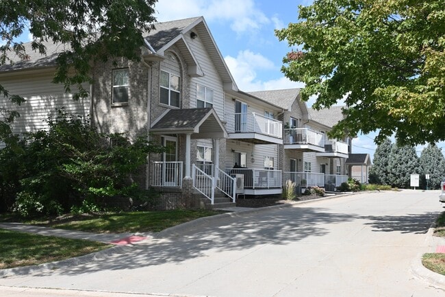 Photo - Square 131 - 4880 - 12 Plex