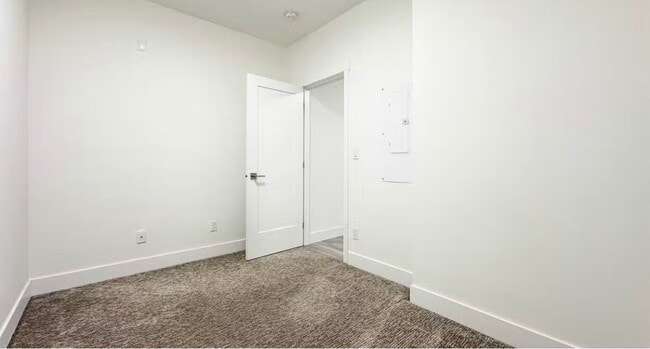 Photo - 13978 Fraser Hwy